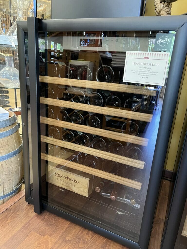 Wine cooler, bottles