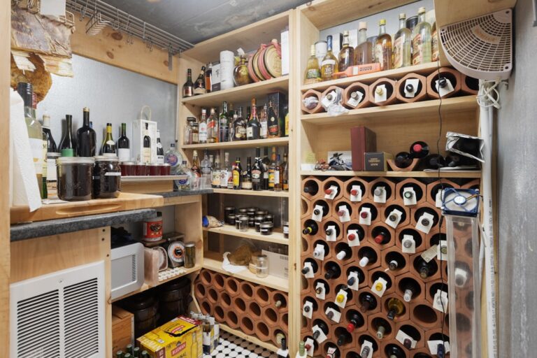 Photo Wine cabinet